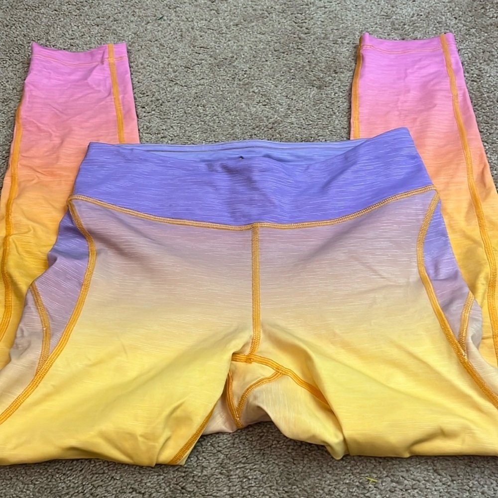 Outdoor Voices leggings size M sunset colors